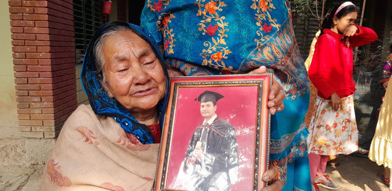 সাতক্ষীরার কলারোয়ায় যুক্তরাষ্ট্রে দূর্বৃত্তের গুলিতে নিহত বাংলাদেশীর মরদেহ পৌছালো পরিবারের আহাজারিতে